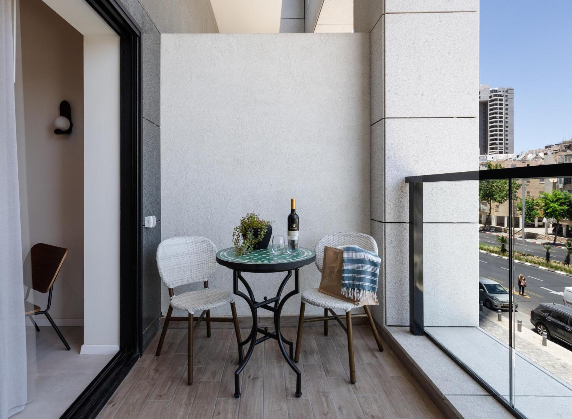 Tayo Studios & Apartments بات يام المظهر الخارجي الصورة