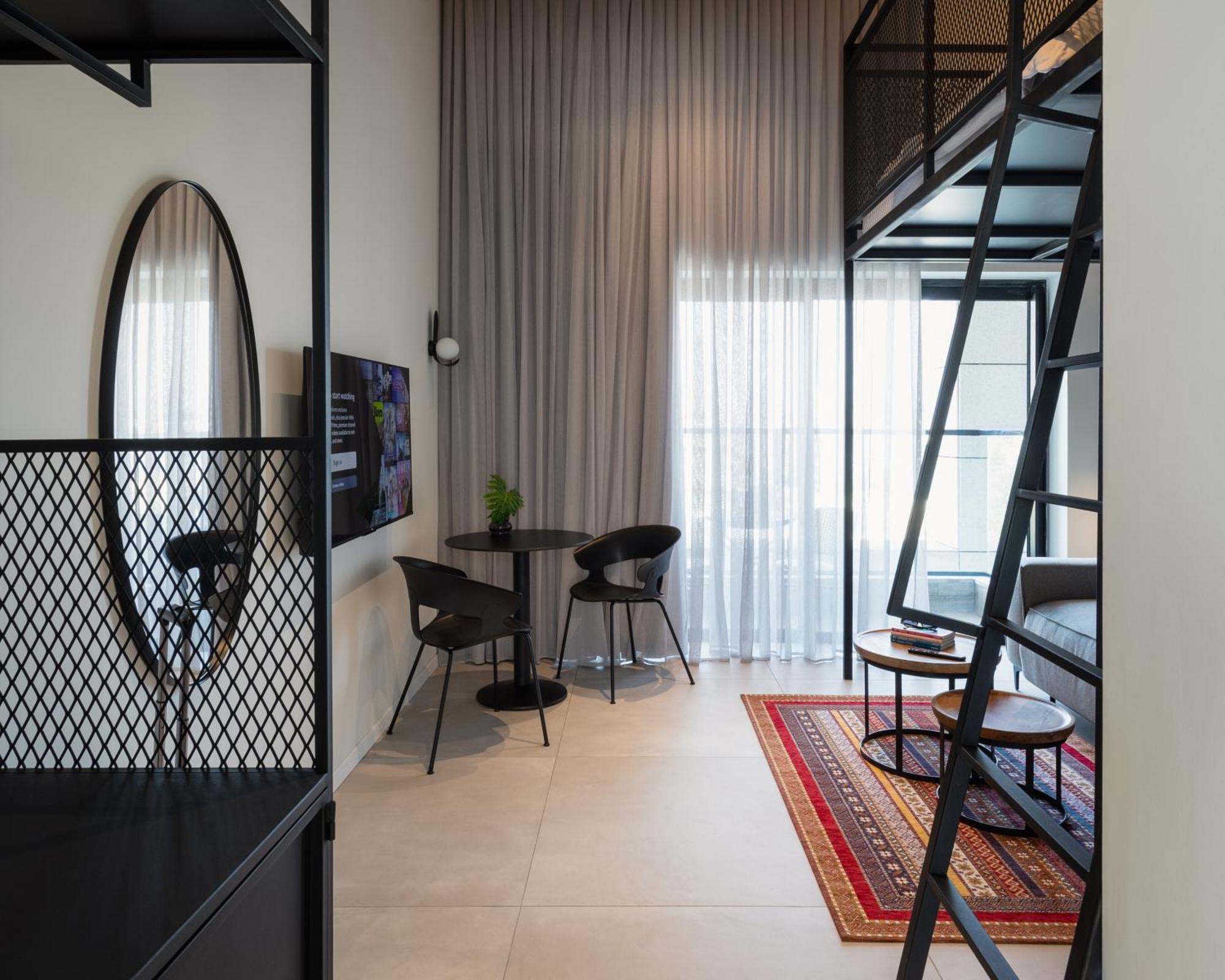 Tayo Studios & Apartments بات يام المظهر الخارجي الصورة