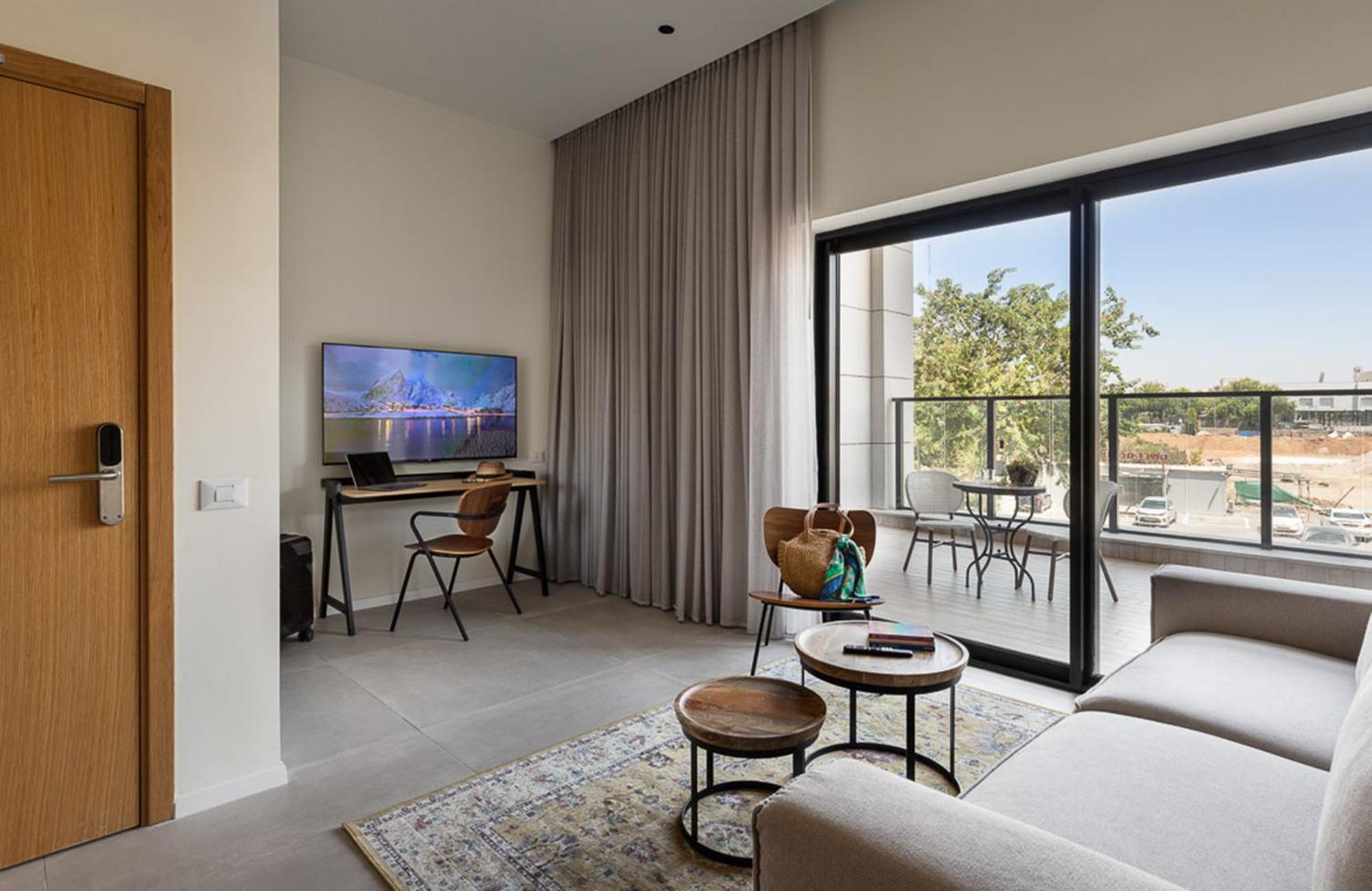 Tayo Studios & Apartments بات يام المظهر الخارجي الصورة